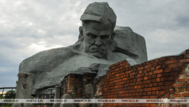 Photo of Lukashenko congratulates Brest Hero Fortress staff on museum’s 50th anniversary