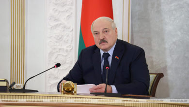 Photo of Lukashenko comments on fake news about coronavirus on the Internet