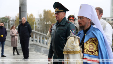 Photo of Капсулу с землей мест гибели и захоронения спасателей заложили в крипте Всехсвятского храма