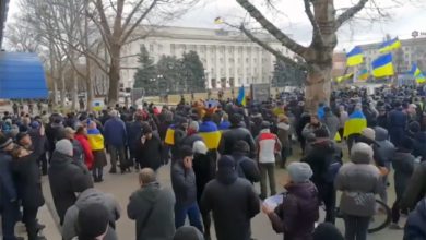 Photo of В Новой Каховке проходит многотысячный митинг против российских оккупантов. ВИДЕО