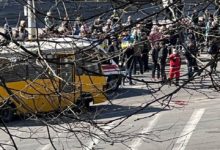 Photo of Российские оккупанты открыли огонь по мирным митингующим в Херсоне. ВИДЕО