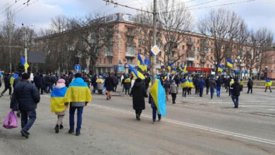 Photo of В Херсоне – масштабный митинг, чтобы выгнать оккупантов. Агрессор пытается запугать стрельбой. ВИДЕО