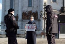 Photo of В Москве полиция задержала девушку за цитату из Библии