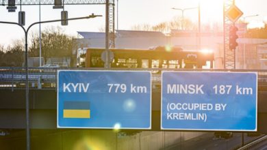 Photo of В Вильнюсе появился новый дорожный знак: «Минск, оккупированный Кремлем»