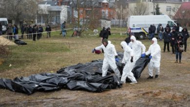 Photo of В Буче провели эксгумацию тел, похороненных в одной из крупнейших братских могил в Украине. У большинства погибших — огнестрельные ранения