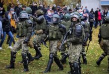 Photo of Внутренние войска смогут стрелять из оружия для подавления протестов и защиты своих близких