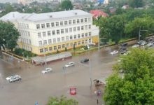 Photo of Гомель ушел под воду: стихия утопила сотни машин и парализовала движение улицами. ВИДЕО