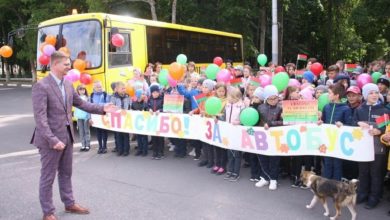 Photo of Чиновники заставляют детей «благодарить» Лукашенко за купленные в лизинг школьные автобусы. ФОТО