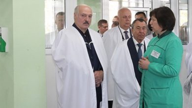 Photo of В следующий раз капельницу Лукашенко будет ставить Хренин, — медик