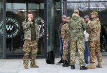 Photo of Большую группу наемников ЧВК «Вагнер» «депортировали» из Центральноафриканской Республики в Россию