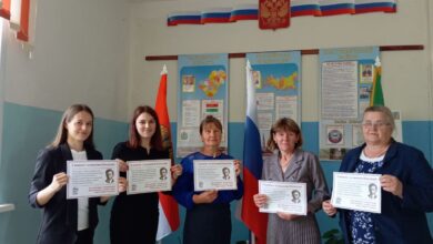 Photo of Подсунул листовки с украинским идиологом, выдавая его за Путина: белорусский пранкер продолжает троллить русских учителей