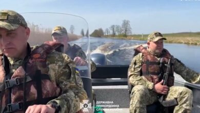 Photo of Украинские пограничники показали, как патрулируют водную границу с Беларусью. ВИДЕО