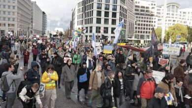 Photo of «Терешкову — в космос, Путина — в тюрьму». В Берлине, Праге и Вильнюсе прошли антивоенные марши