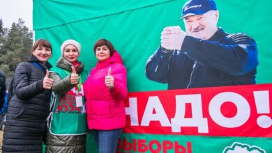 Photo of ​​«Если твоей подписи не будет здесь, будут проблемы». Как в Беларуси заставляют подписываться за Лукашенко