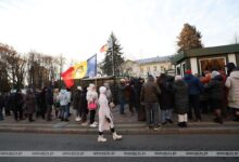 Photo of В Молдове проходит второй тур президентских выборов. В Минск привозят на голосование молдаван из России